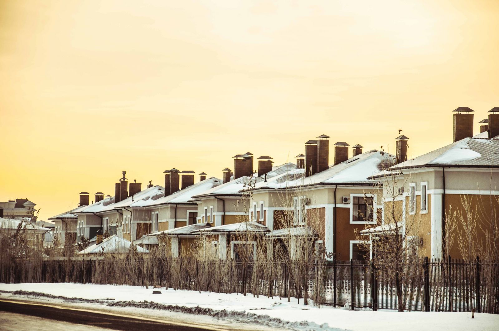 BI VILLAGE, FAMILY VILLAGE И ПОСЕЛОК ТЕЛЬМАН: АСТАНЧАНЕ, КОТОРЫЕ ВЫБРАЛИ ЖИЗНЬ ВДАЛИ ОТ ЦЕНТРА
