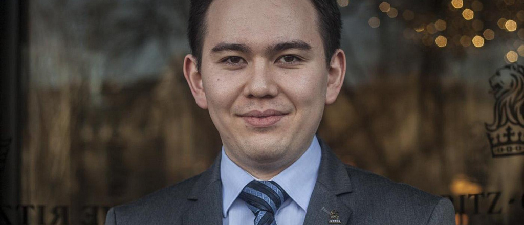 sanzhar-aytzhanov-europada-y-m-r-zh-ne-the-ritz-carlton-haly-araly-ona-yler-zhel-s-ndeg-zh-mysy-turaly