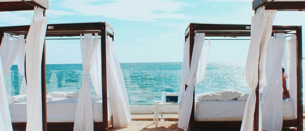 7-beaches-and-beach-clubs-for-the-perfect-summer-getaway-in-baku