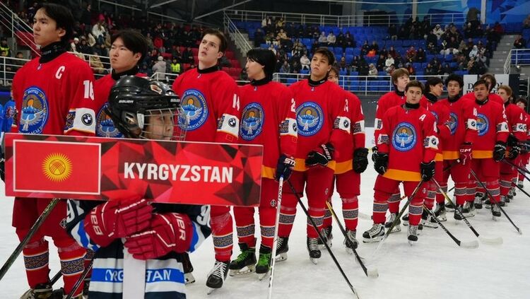 molodezhnaya-sbornaya-kyrgyzstana-po-hokkeyu-stala-chempionom-mira