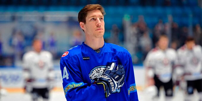 hockey-players-of-kazakhstan-leading-local-hockey-forward