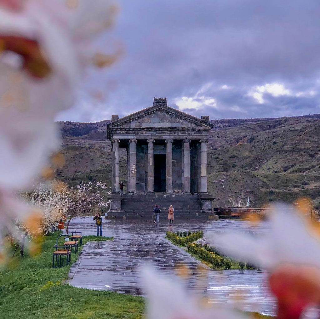 Temple of Garni.jpg Temple of Garni.jpg