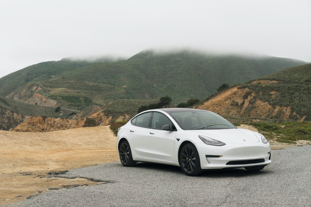 Tesla Model 3 charlie-deets-AkgALppFIwo-unsplash.jpg