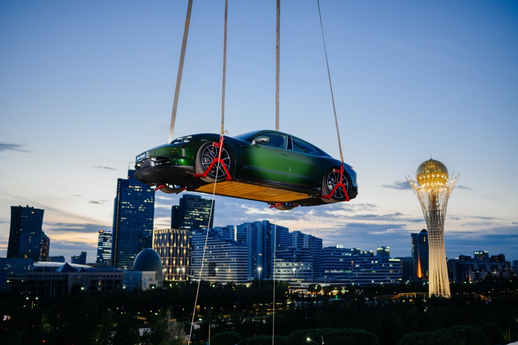 Porsche Porsche Taycan в Казахстане