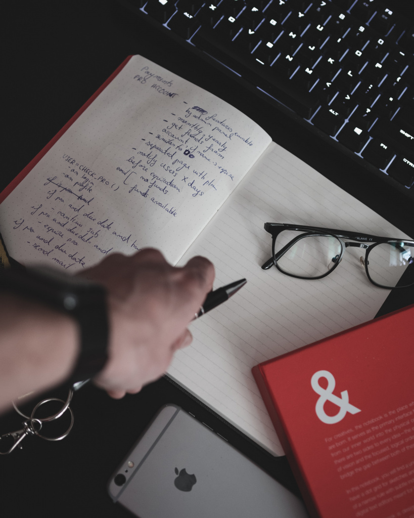 Online courses altumcode-GVASc0_Aam0-unsplash.jpg