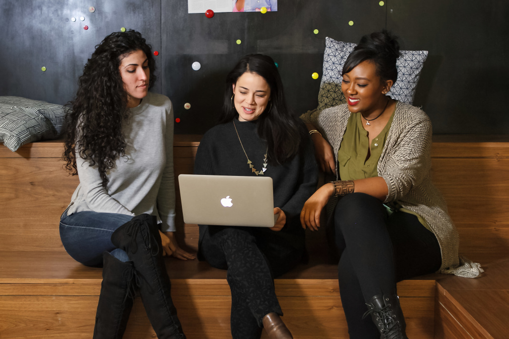 Netflix the-jopwell-collection-D6JvOZkwT3g-unsplash.jpg