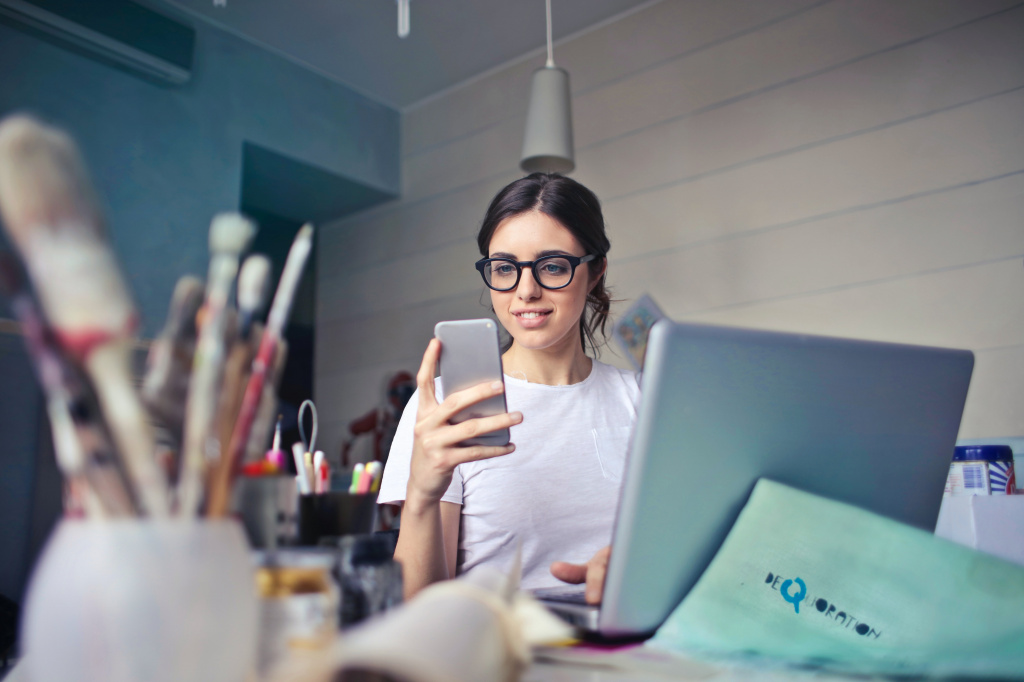 Online courses bruce-mars-FWVMhUa_wbY-unsplash.jpg