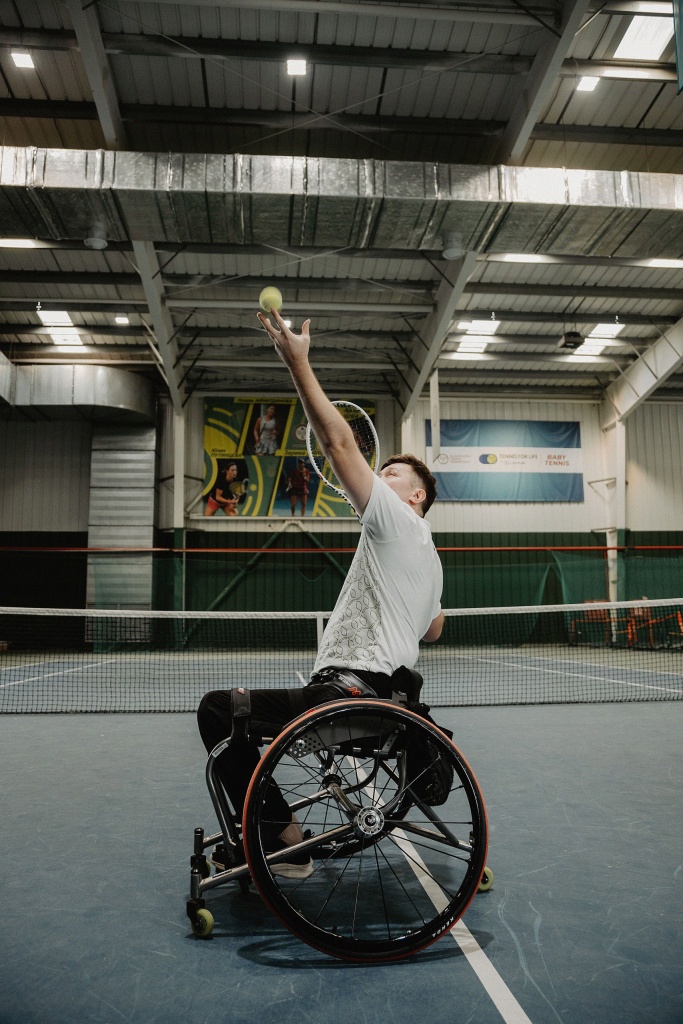 tennisdinone Игра в теннис