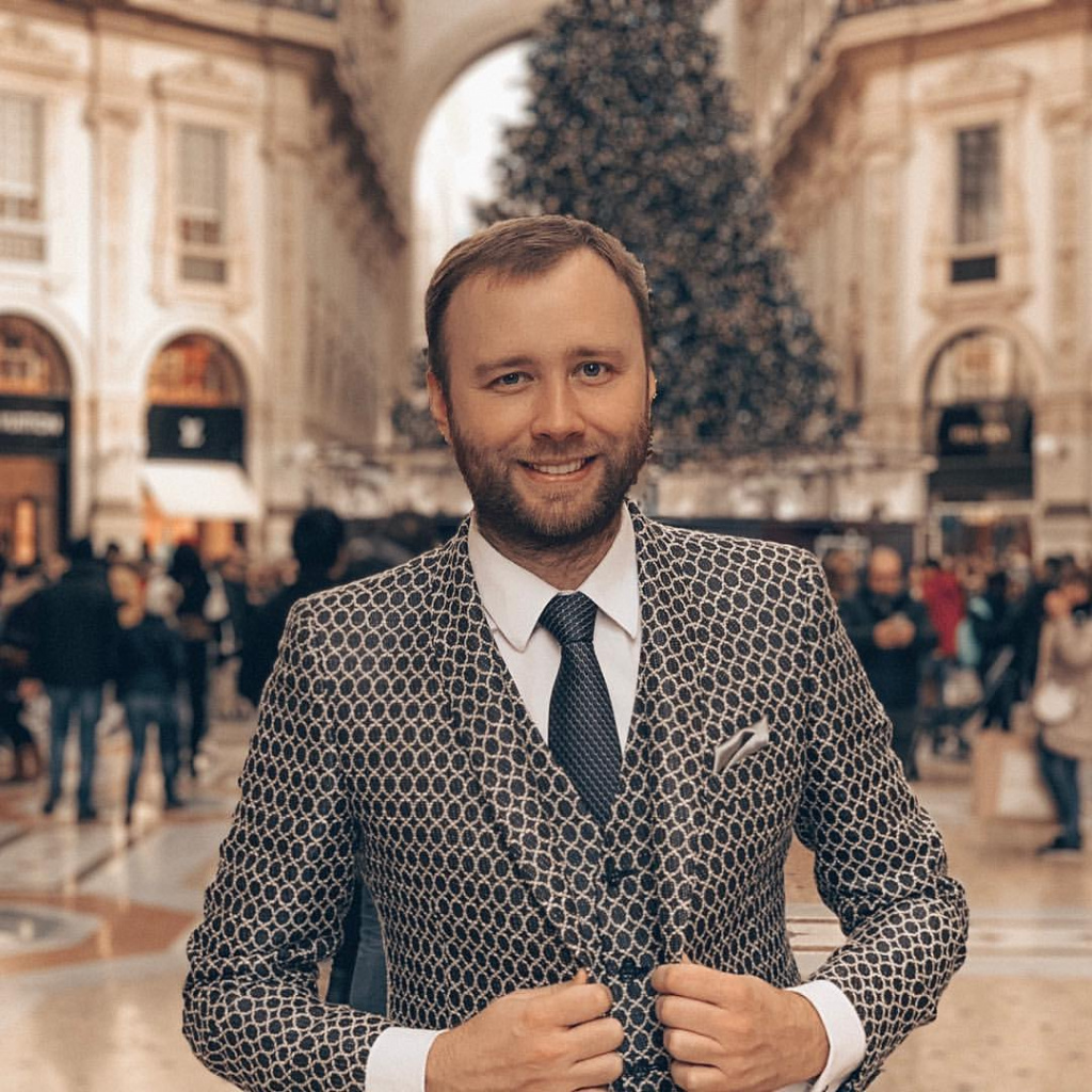 Артем Захаров.jpg Артем Захаров.jpg