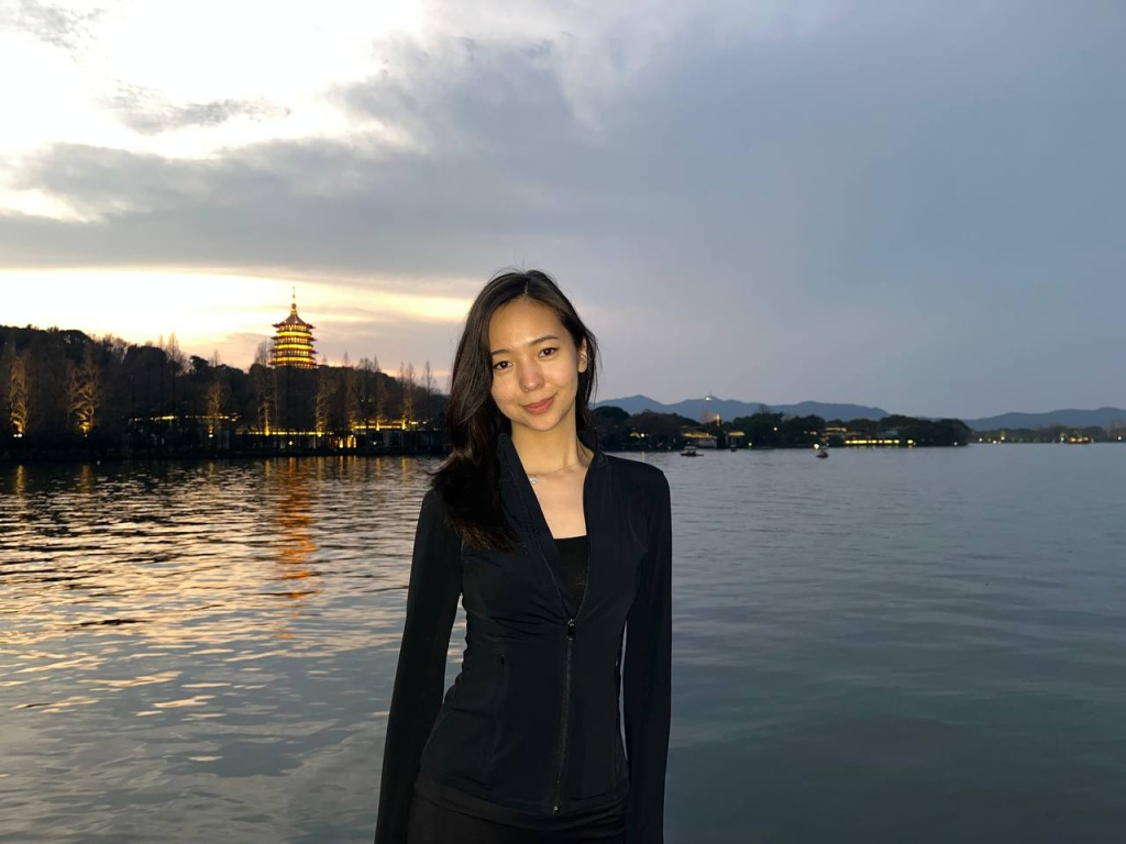 Damira Madzhanova Дамира Маджанова