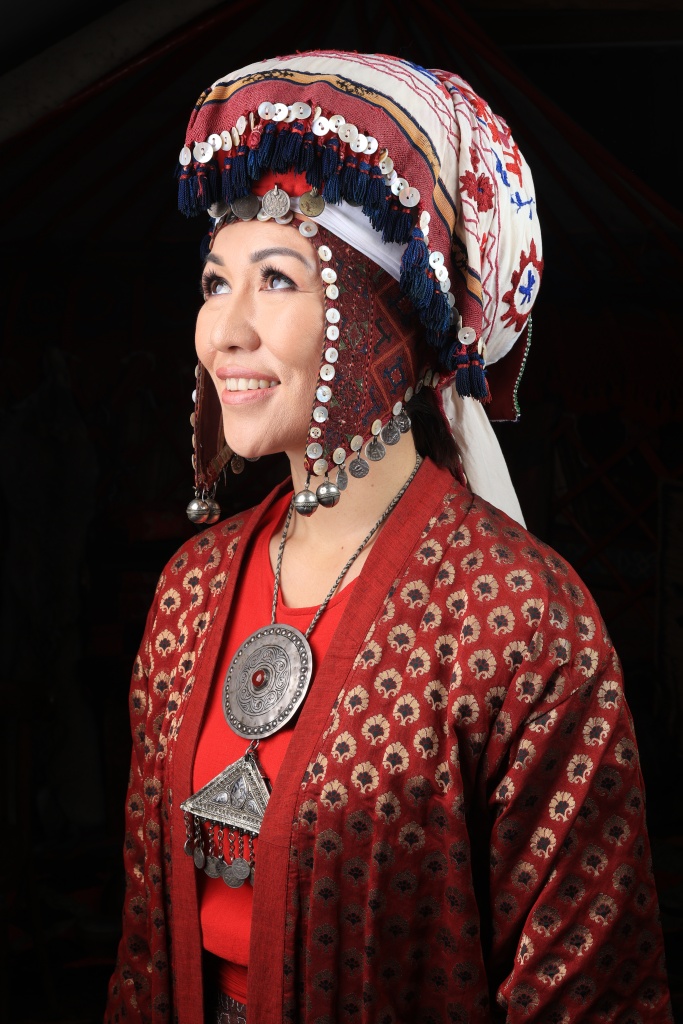 Айнура