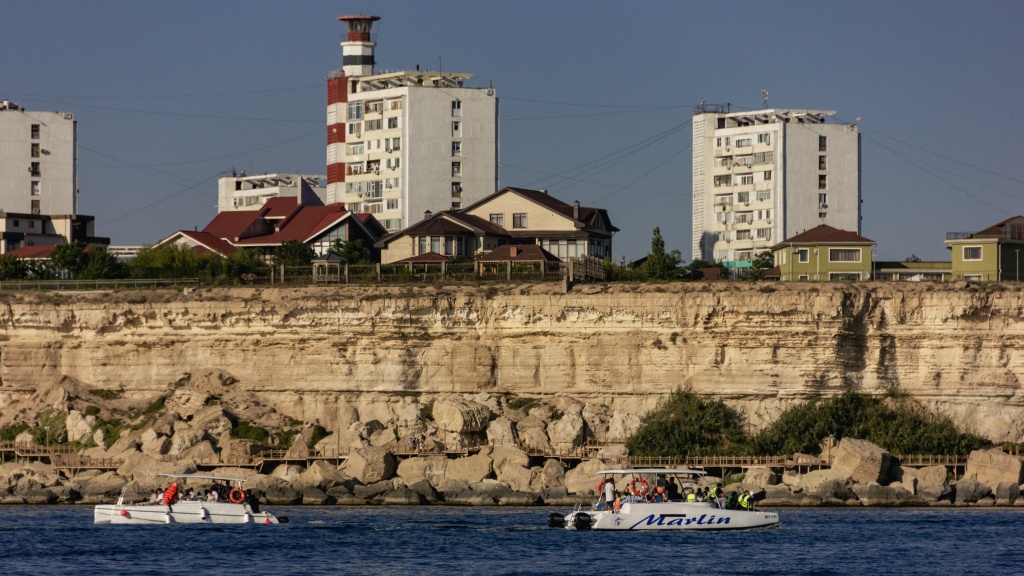 Aktau Aktau — sea breeze and Martian landscapes