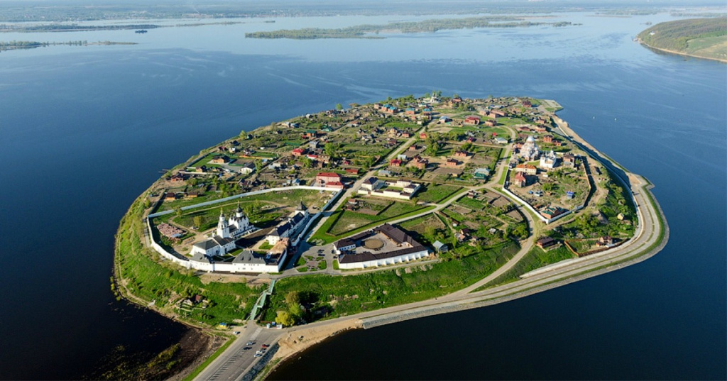 Sviyazhsk Island Town.jpg Sviyazhsk Island Town.jpg
