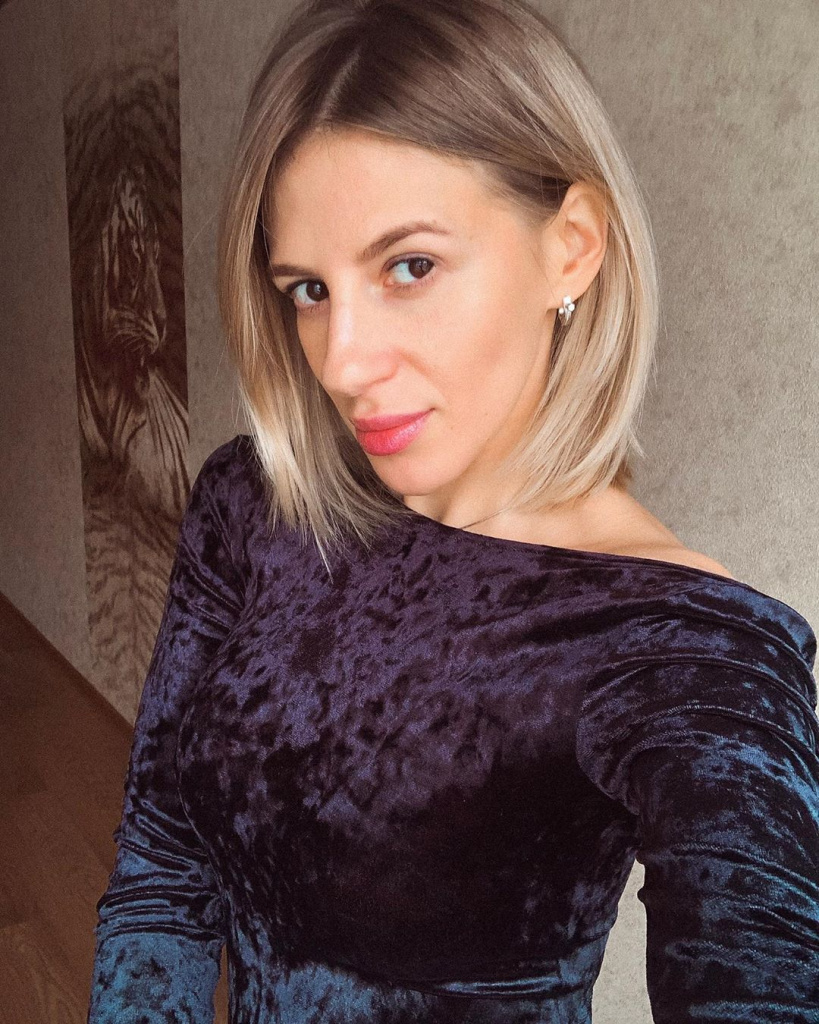elena.jpg elena.jpg