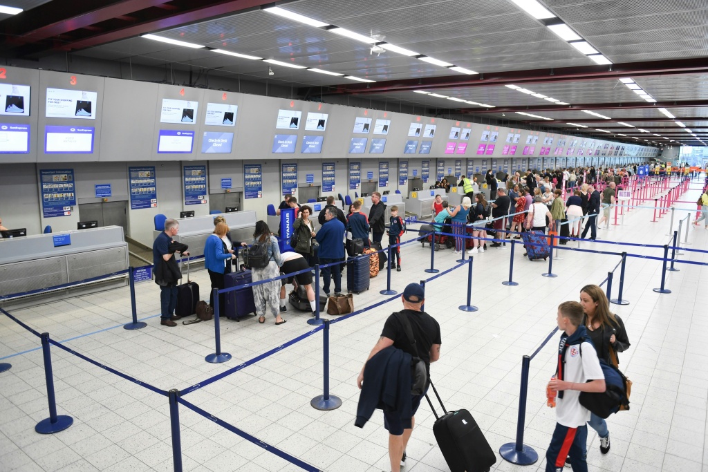 airport сколько стоит и как получить загранпаспорт для ребенка в Кыргызстане
