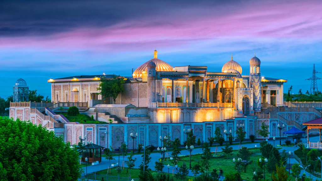 Science and literature: 8 useful and interesting books that will tell more about Uzbekistan Uzbekistan-1_0.jpg