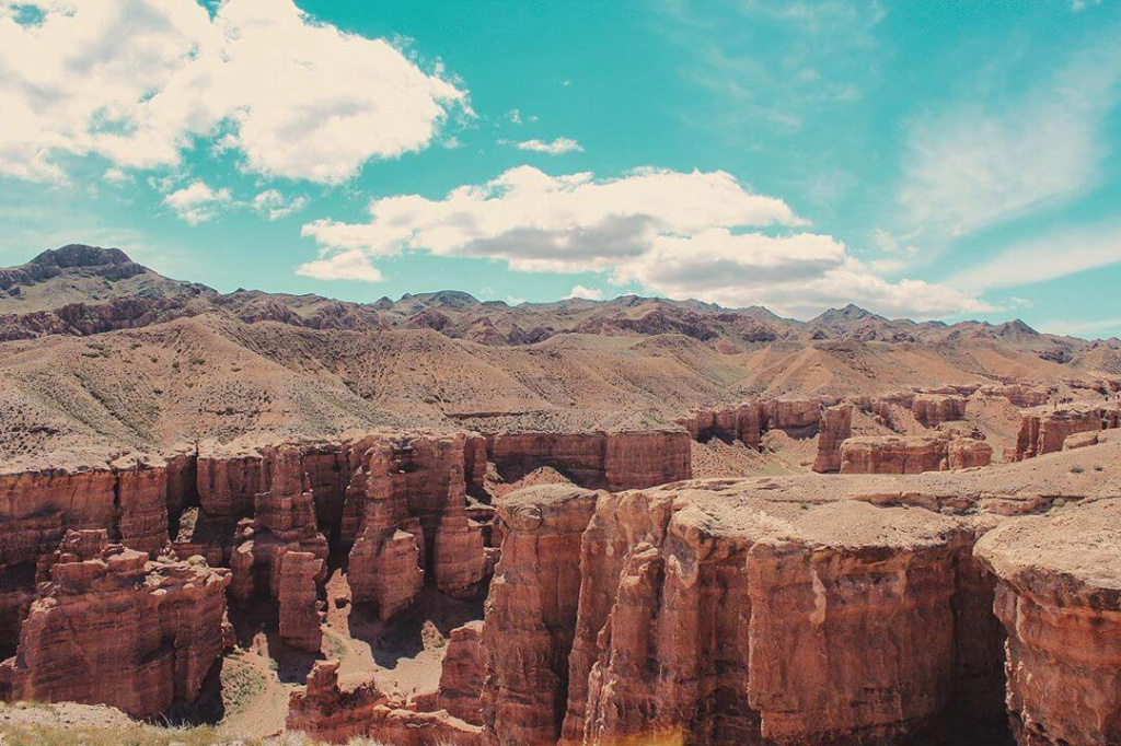 Charyn Canyon National Park (1).jpg Charyn Canyon National Park (1).jpg