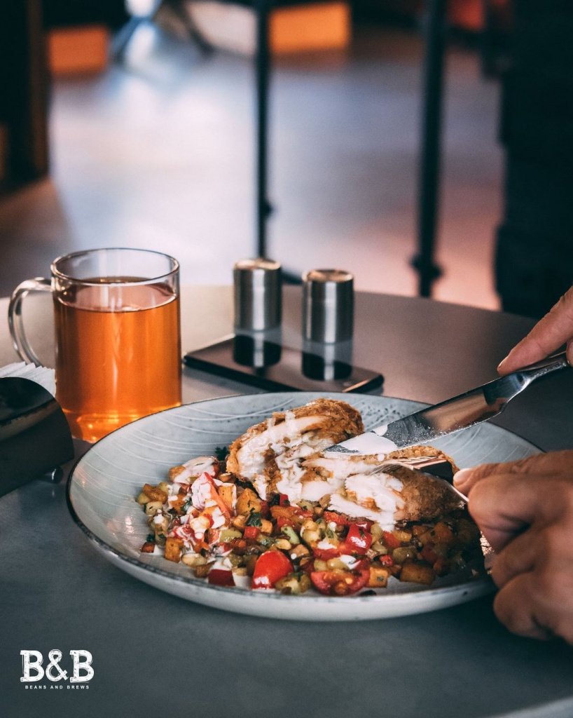 Beans & Brews Coffee House.jpg Beans & Brews Coffee House.jpg