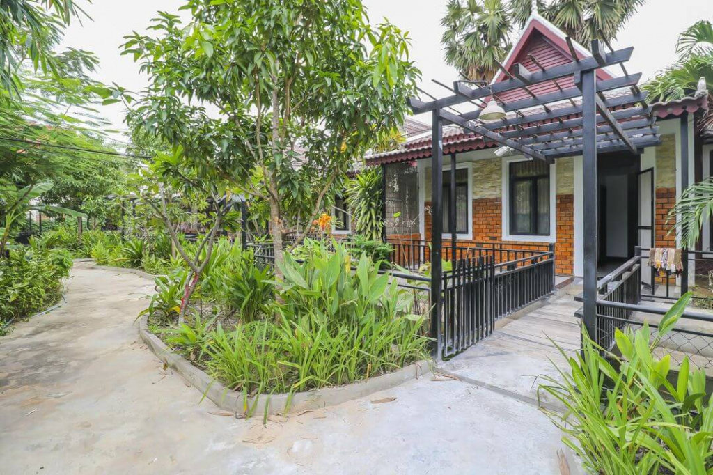 House in Siem Reap — Sala Kamreuk.jpg House in Siem Reap — Sala Kamreuk.jpg