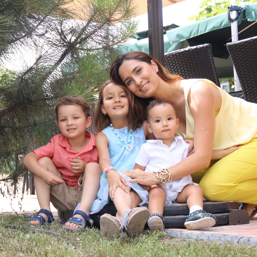 family(2).jpeg family(2).jpeg
