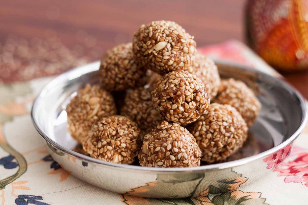 Til_Ke_Laddu_Recipe_Sesame_Seeds_Laddu_Recipe_.jpg Til_Ke_Laddu_Recipe_Sesame_Seeds_Laddu_Recipe_.jpg