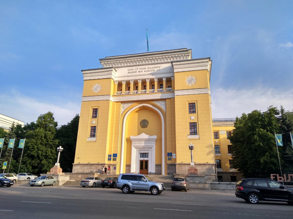 academiya_nauk.jpg academiya_nauk.jpg