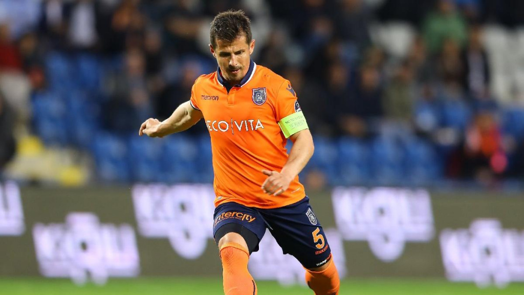 Emre Belözoğlu.jpg Emre Belözoğlu.jpg