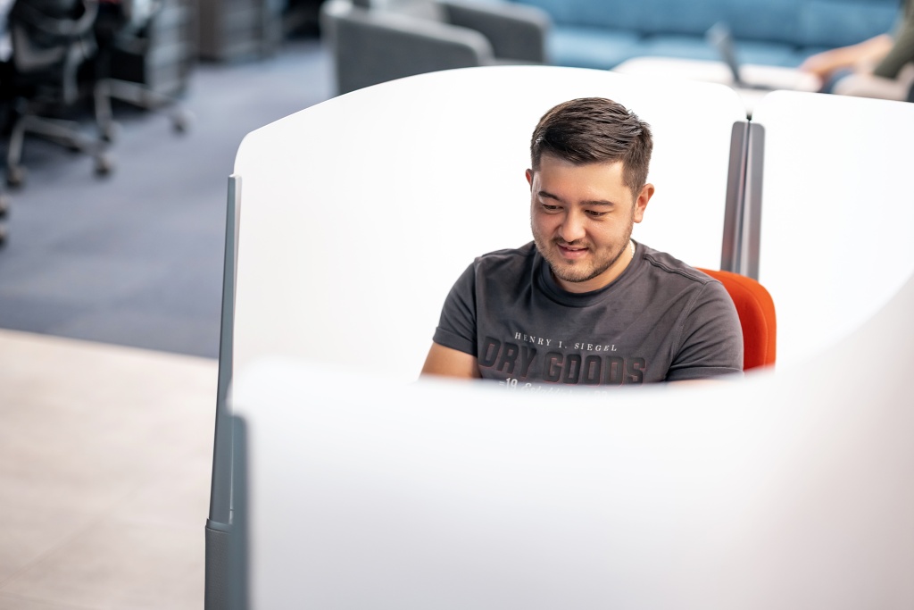 teledvawork Сотрудник компании
