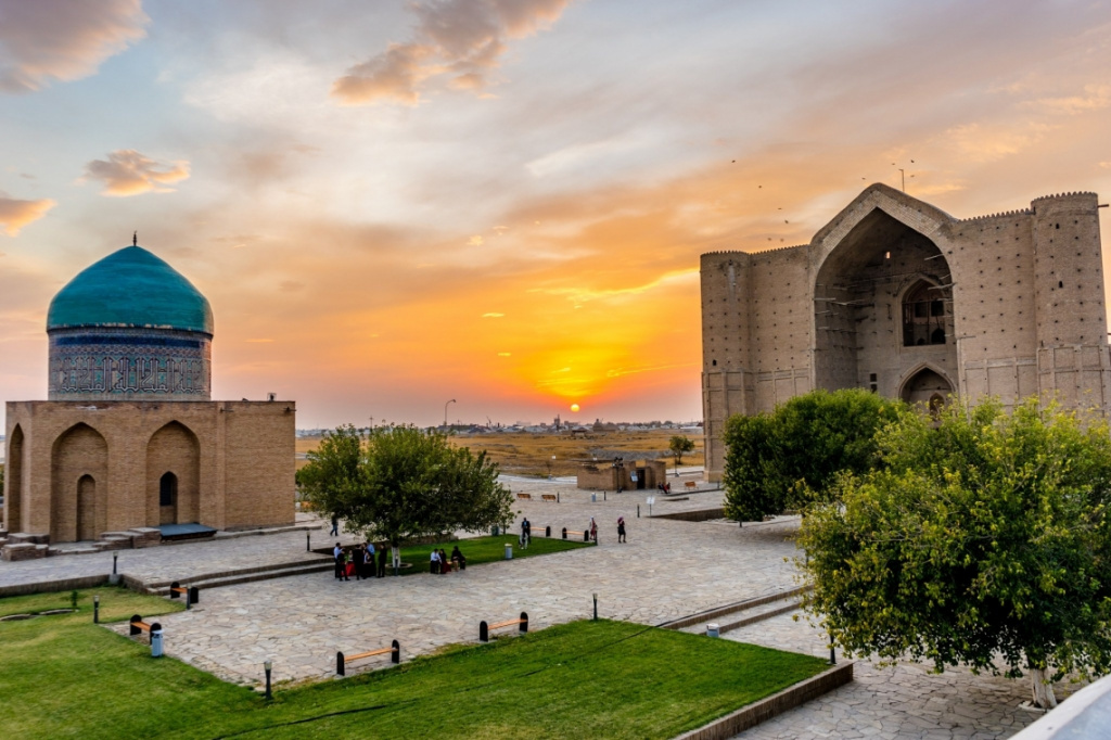 Turkestan_large.jpg Turkestan_large.jpg