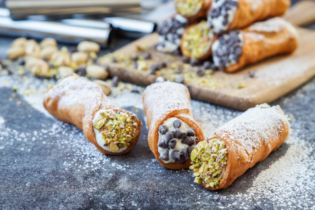 Cannoli-6-of-6.jpg Cannoli-6-of-6.jpg
