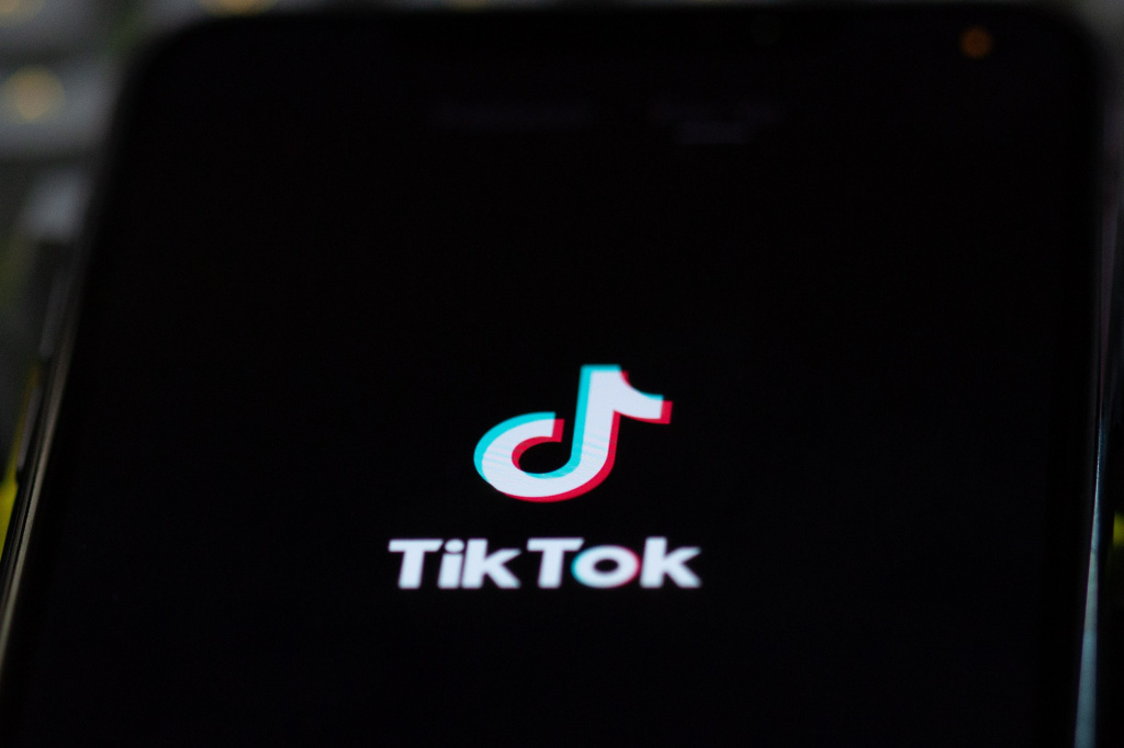 TikTok solen-feyissa-3aLMXGvH4GA-unsplash.jpg