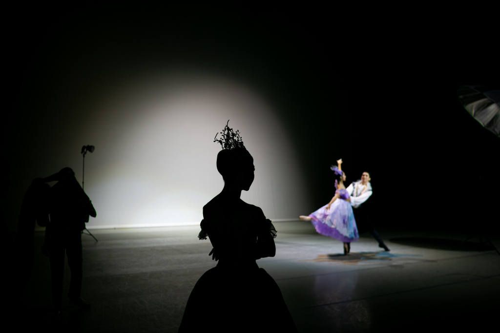 Бэкстейдж с фотосессии к балету Золушка.jpg Бэкстейдж с фотосессии к балету Золушка.jpg