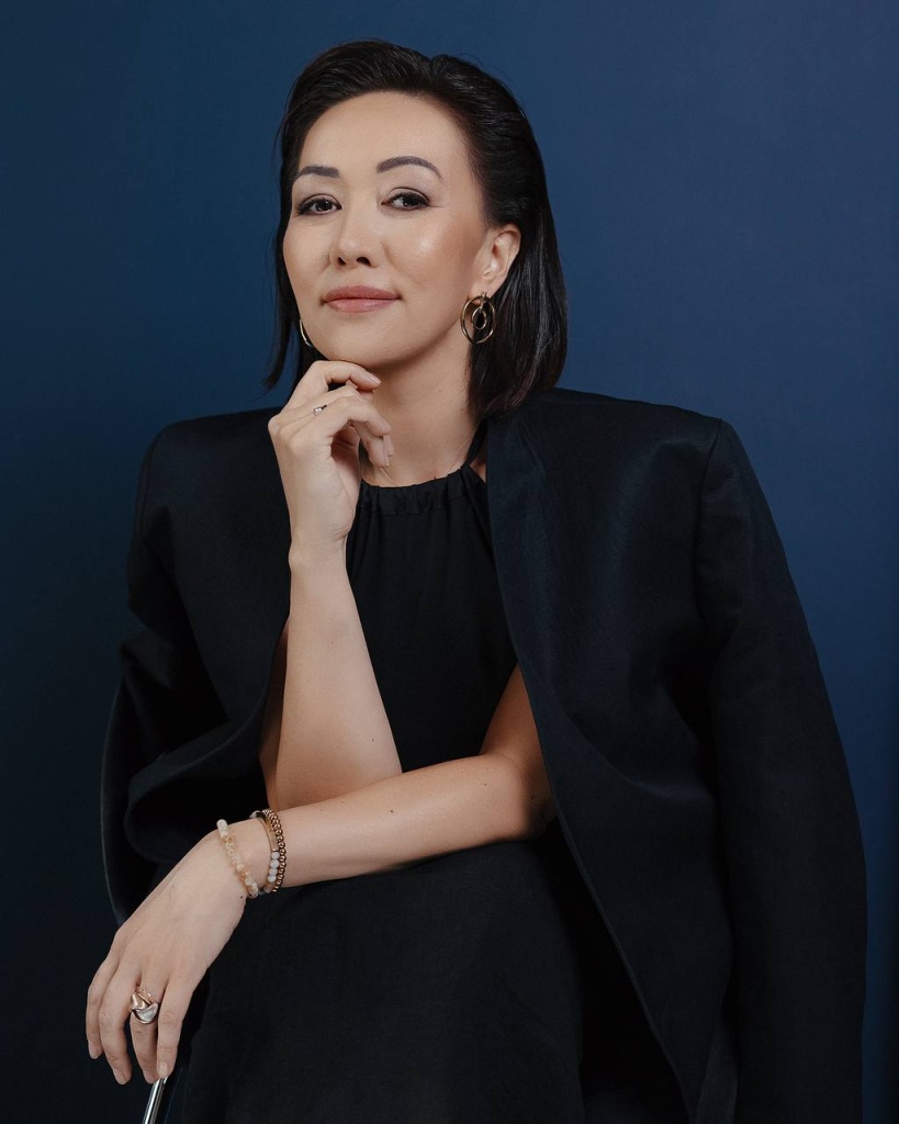 Ainura Koshoeva Дружба с руководителем