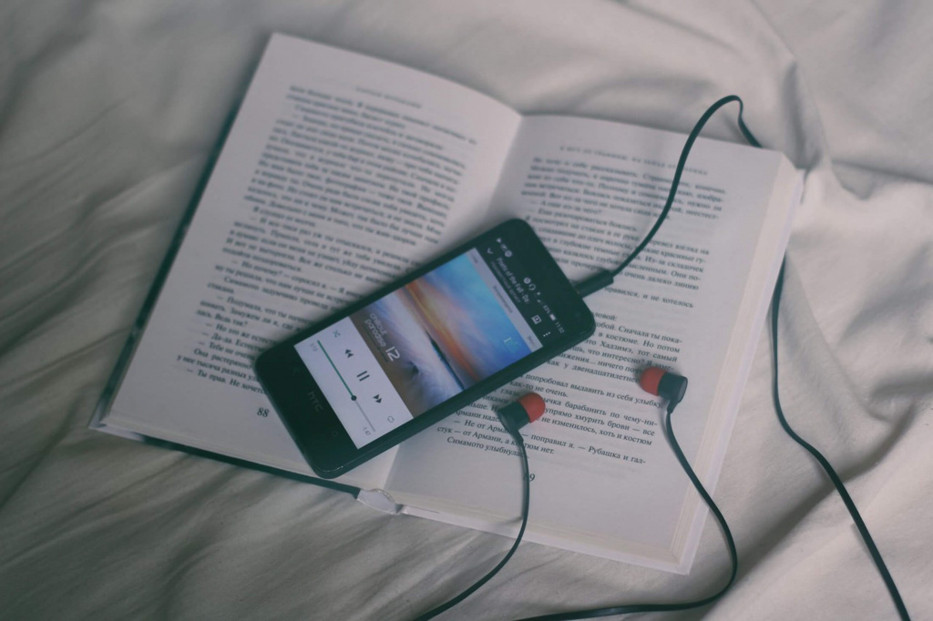Simple_Audiobook_Player.jpg Simple_Audiobook_Player.jpg