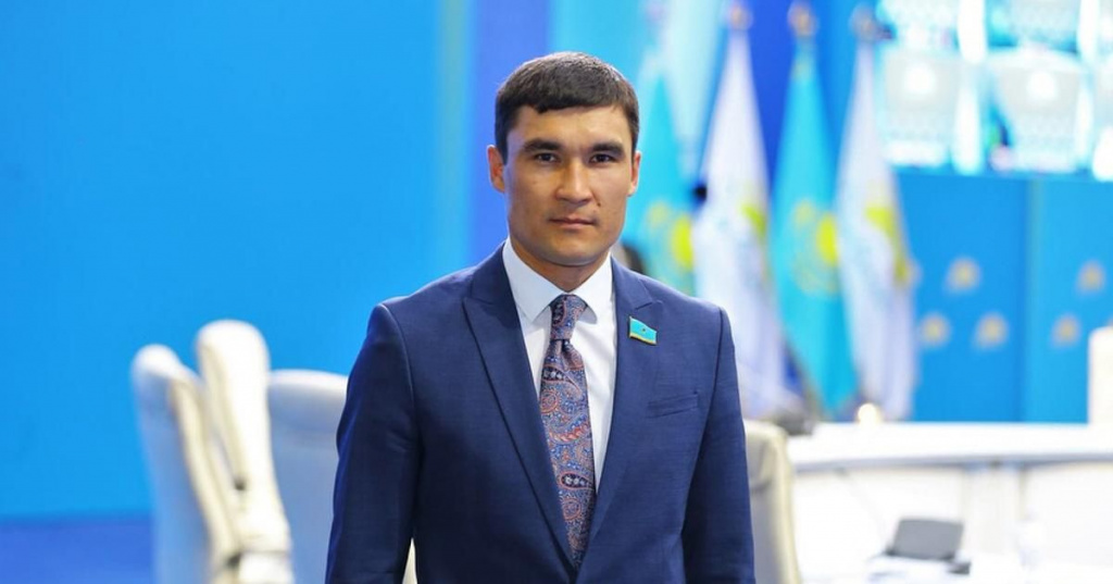 серик сапиев.jpg серик сапиев.jpg