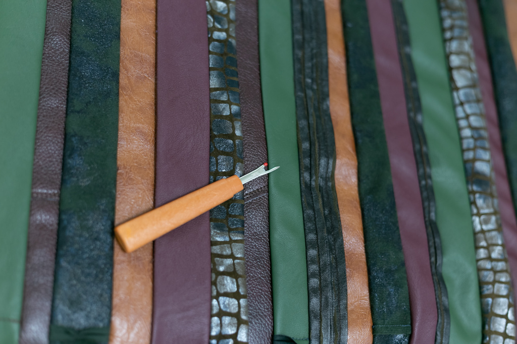 Сборная ткань из различных вариантов экокожи.jpg Сборная ткань из различных вариантов экокожи.jpg