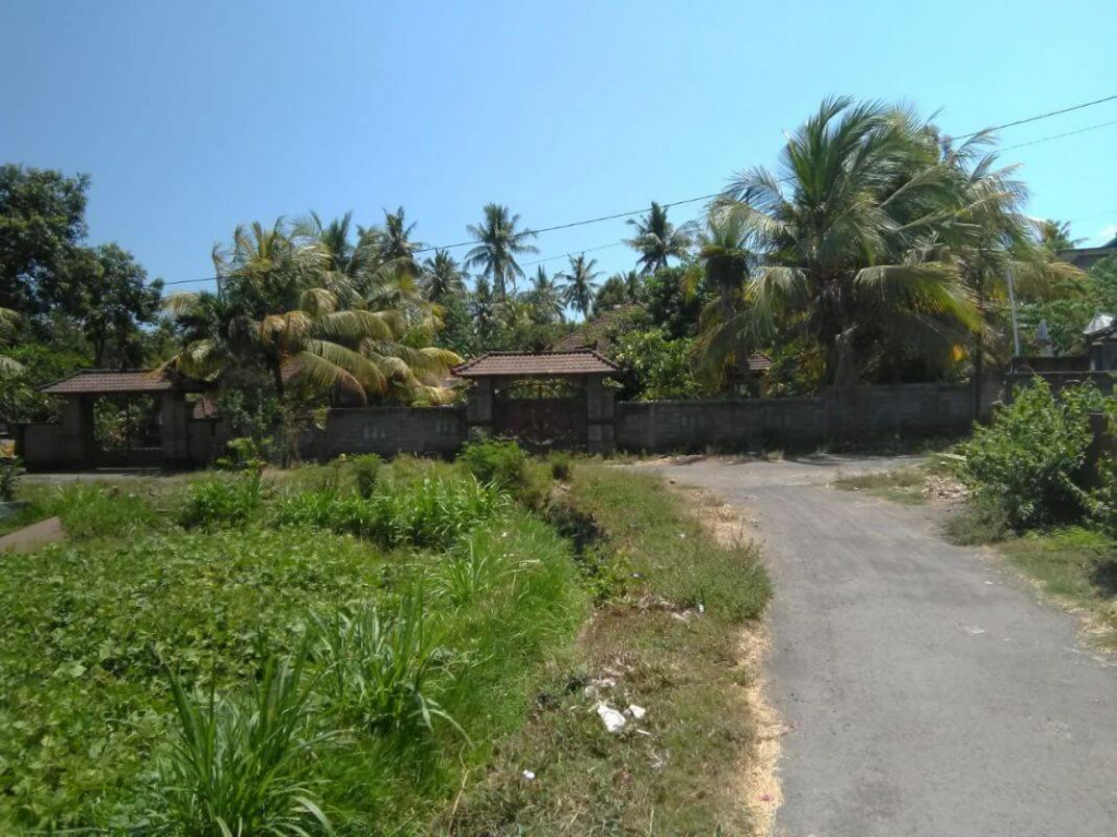 Villa in Lovina.jpg Villa in Lovina.jpg