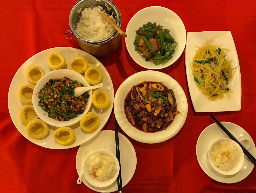 Сычуань - родина панд и острой кухни.jpg Сычуань - родина панд и острой кухни.jpg