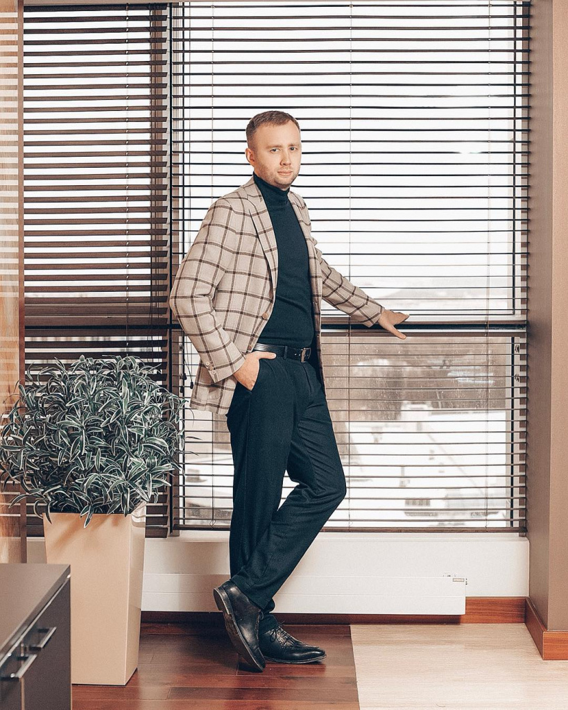 Артем Захаров.jpg Артем Захаров.jpg
