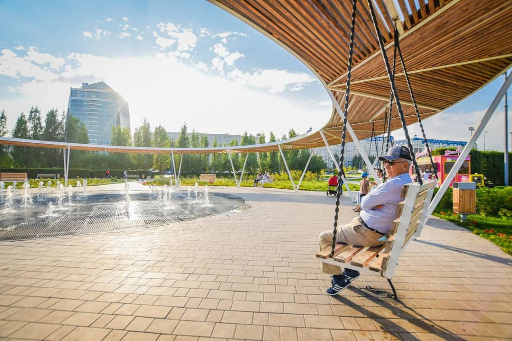 Комплексы фонтанов в парке Первого Президента.jpg Комплексы фонтанов в парке Первого Президента.jpg