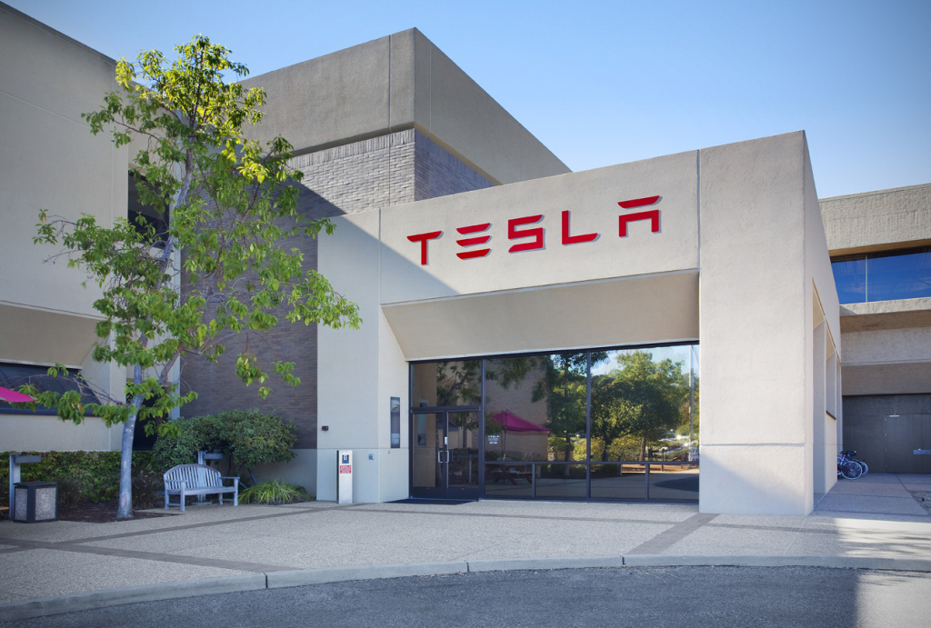 tesla.jpg tesla.jpg