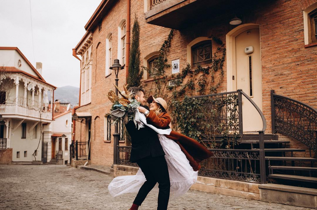 Colorful photo projects of couples and families from Georgia, Kazakhstan and Armenia