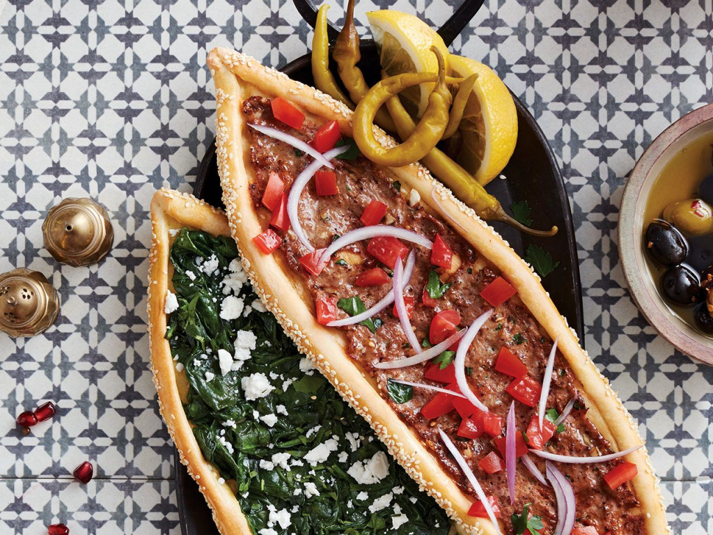 Lahmacun and pide.jpg Lahmacun and pide.jpg