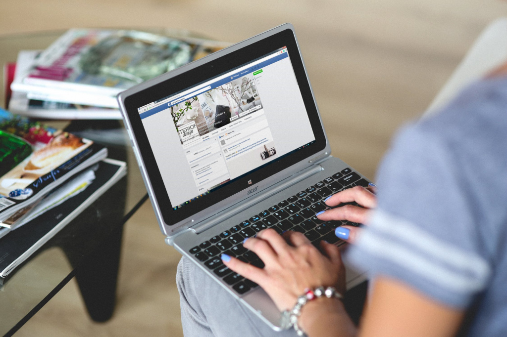 hands-woman-laptop-notebook.jpg hands-woman-laptop-notebook.jpg