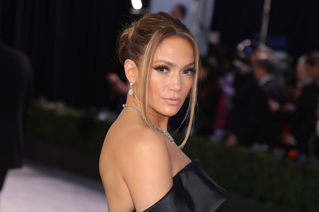 jlo-beauty-1598281456.jpg jlo-beauty-1598281456.jpg