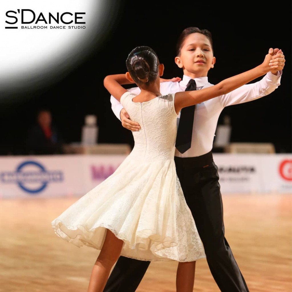 sdance.jpg sdance.jpg