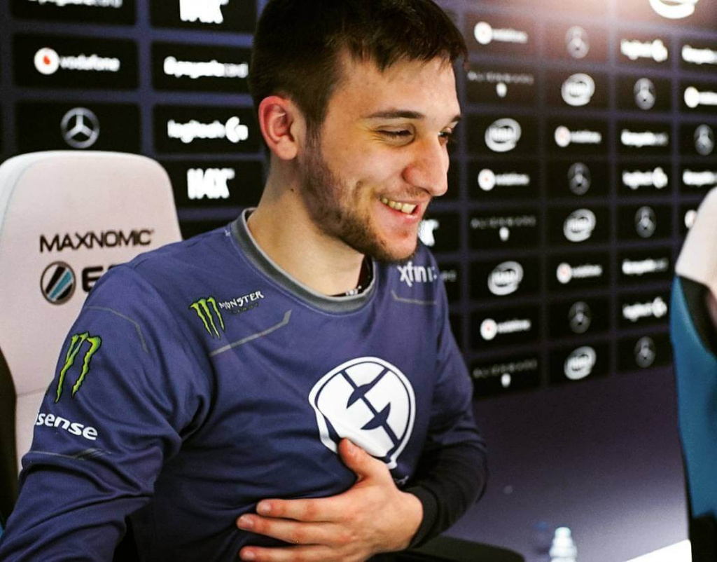 Артур Arteezy Бабаев.jpg Артур Arteezy Бабаев.jpg