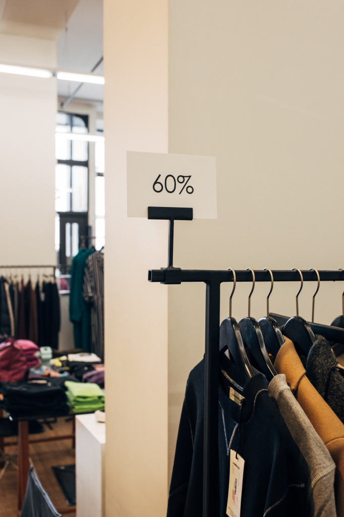 Black Friday charles-deluvio-OtC8kRzlbqo-unsplash.jpg