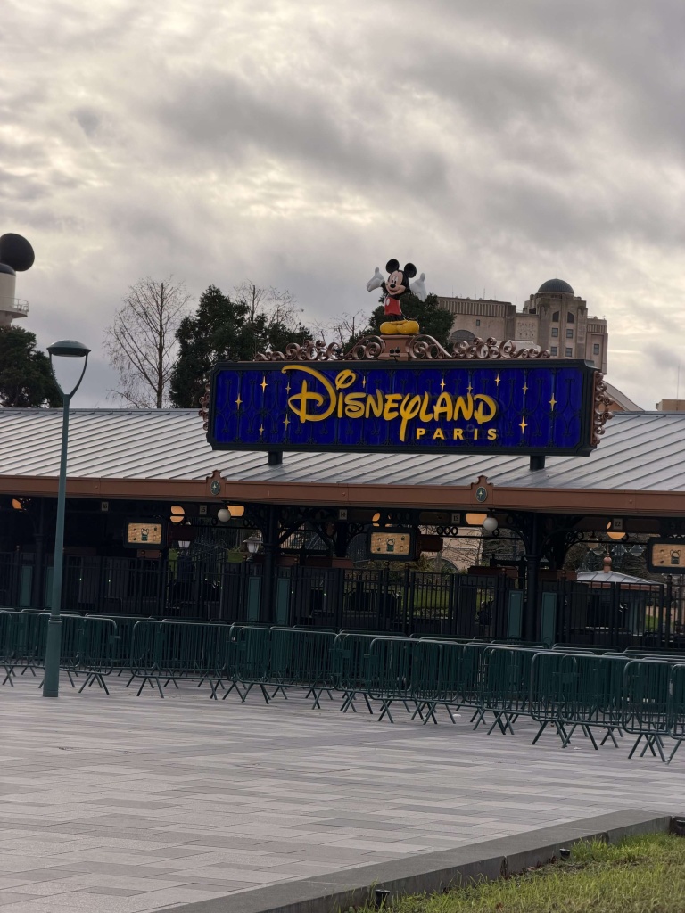 Disneyland Paris Сколько стоит посетить Disneyland в Париже