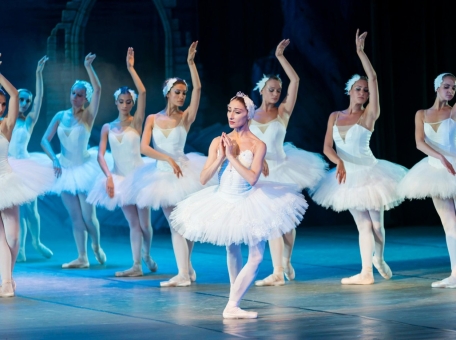 novyy-sezon-v-glavnyh-teatrah-central-noy-evrazii-luchshie-spektakli-i-prem-ery